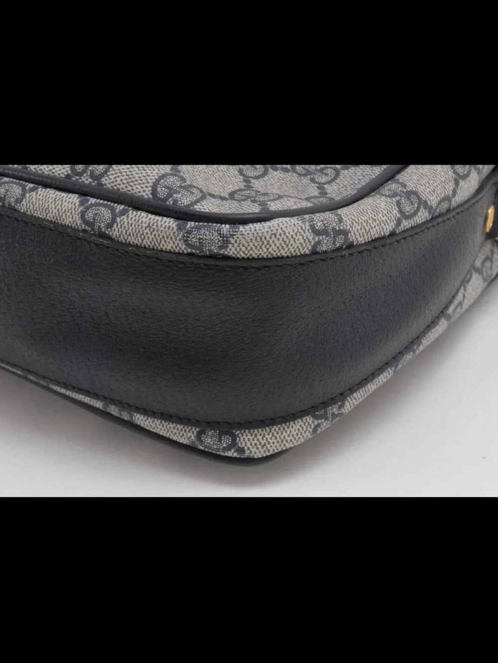 Gucci Navy GG Supreme Messenger Bag with Red-Green Stripe